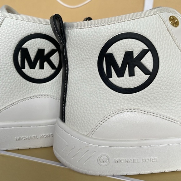 MICHAEL KORS SHEA MID HIGH TOP
FAUX LEATHER
49R4SHFE5L
BLACK
Fashion sneakers - Picture 14 of 16